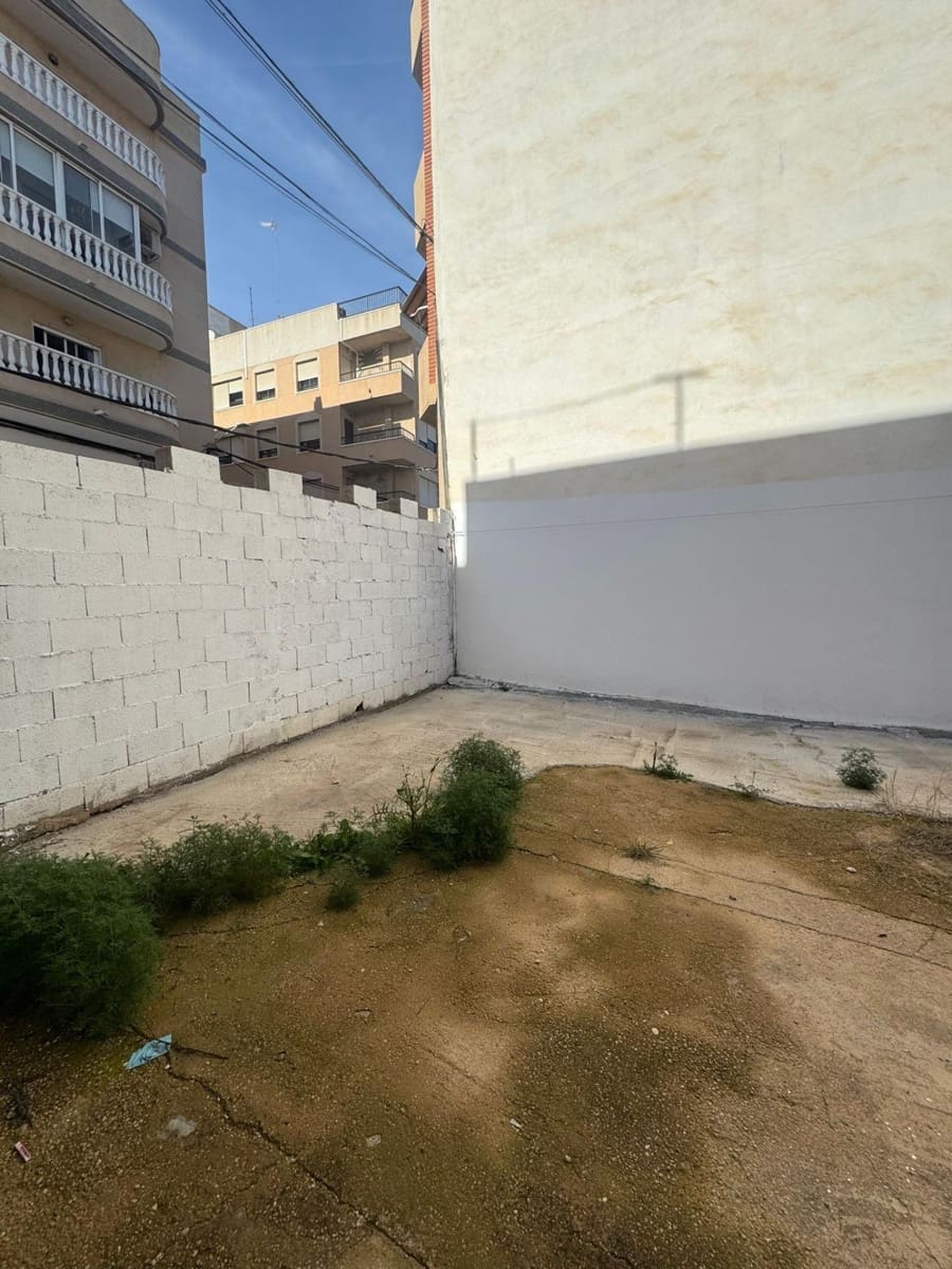 Tontti myytävänä paikassa Guardamar del Segura - 370 000 € (Ref: 9533886)