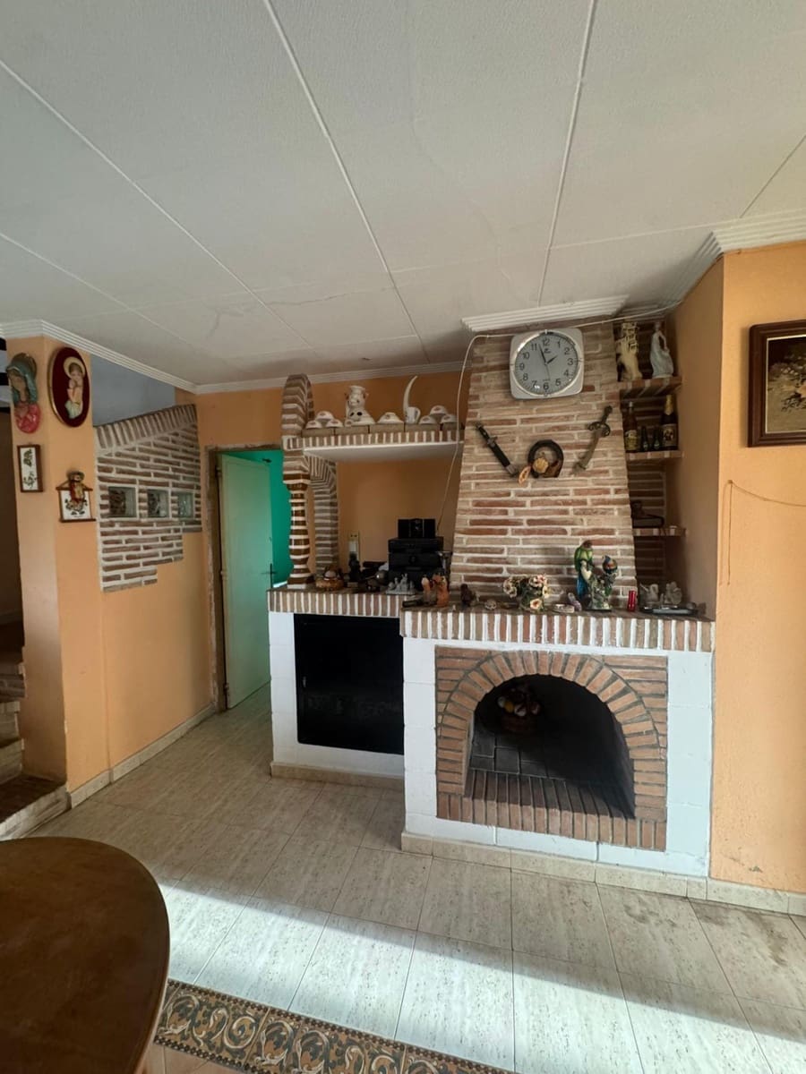 5 sypialnia Willa na sprzedaż w La Campaneta z basenem garażem - 204 000 € (Ref: 9656243)