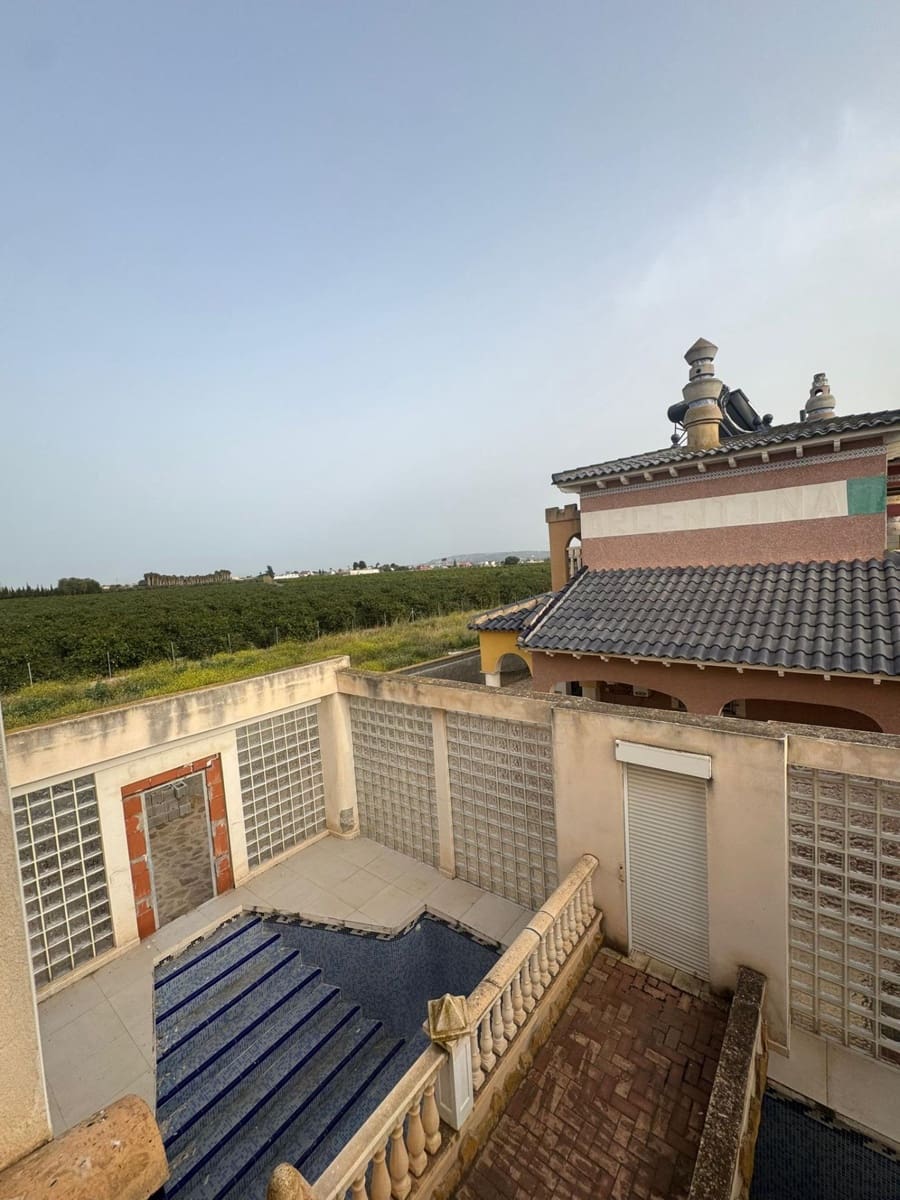 5 sypialnia Willa na sprzedaż w La Campaneta z basenem garażem - 204 000 € (Ref: 9656243)