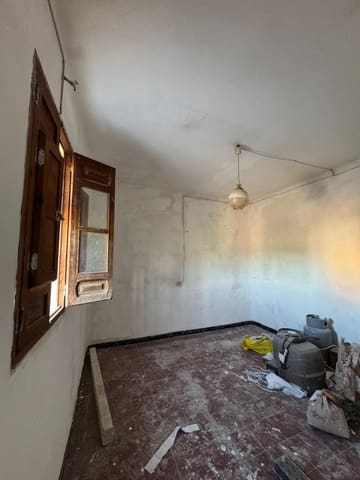 4 soverom Hus til salgs i Desamparados - Hurchillo - Torremendo, Orihuela med garasje - € 79 000 (Ref: 9791204)