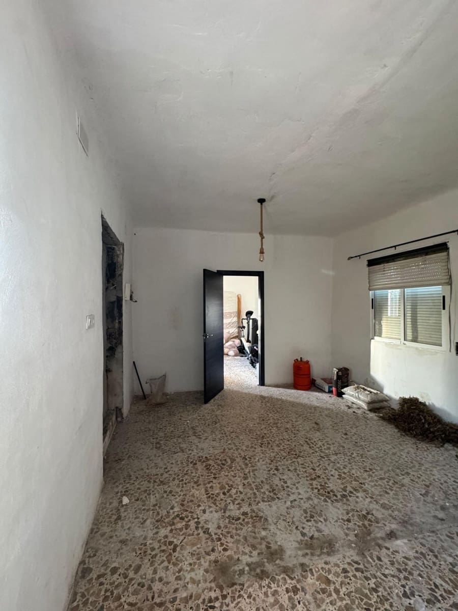 4 slaapkamer Huis te koop in Orihuela met garage - € 79.000 (Ref: 9791204)