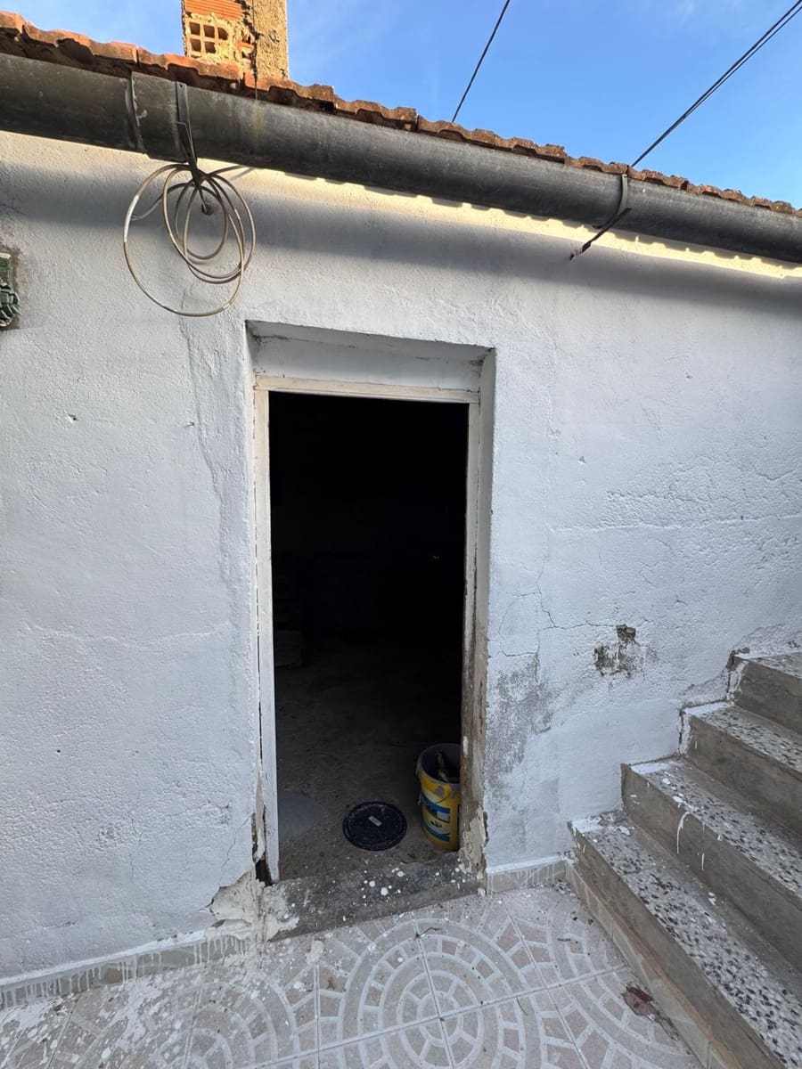 4 slaapkamer Huis te koop in Orihuela met garage - € 79.000 (Ref: 9791204)