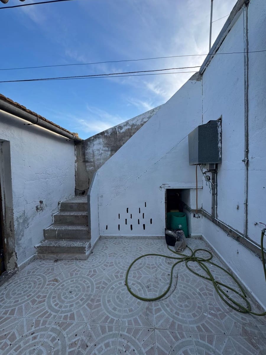 4 slaapkamer Huis te koop in Orihuela met garage - € 79.000 (Ref: 9791204)