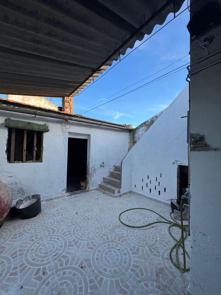 4 slaapkamer Huis te koop in Orihuela met garage - € 79.000 (Ref: 9791204)