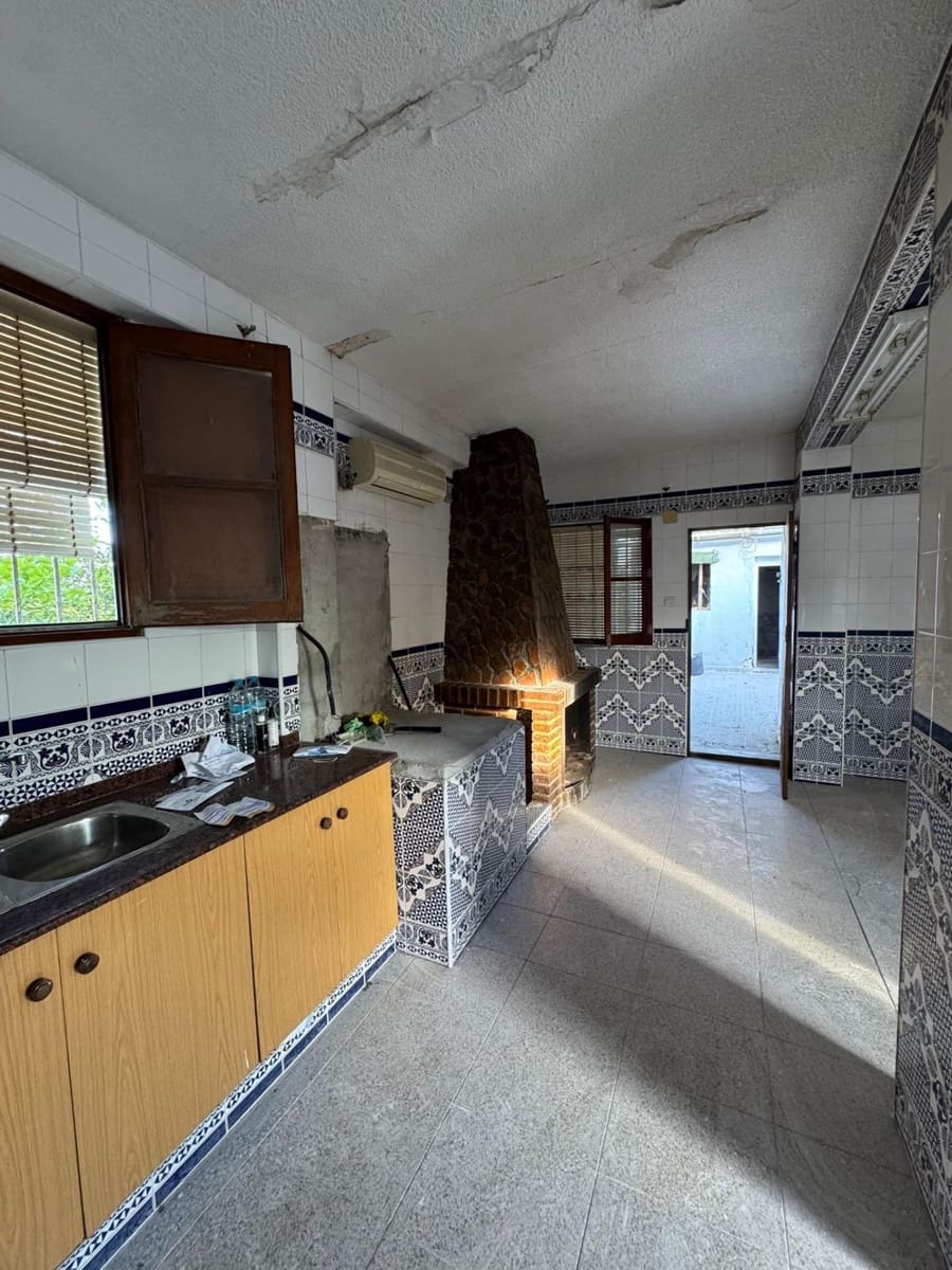 4 slaapkamer Huis te koop in Orihuela met garage - € 79.000 (Ref: 9791204)