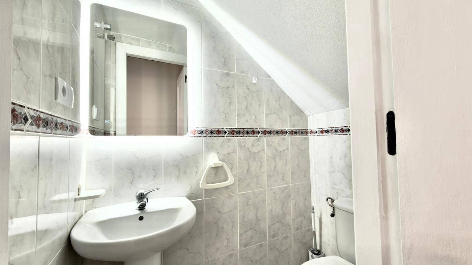 2 soveværelse Rækkehus til salg i Aguas Nuevas med swimmingpool - € 168.000 (Ref: 9826612)