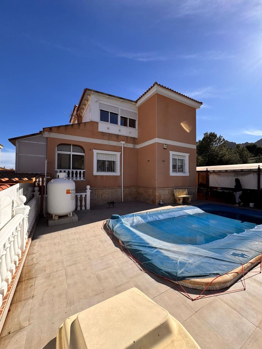 4 bedroom Villa for sale in Cox with pool garage - € 310,000 (Ref: 9846567)
