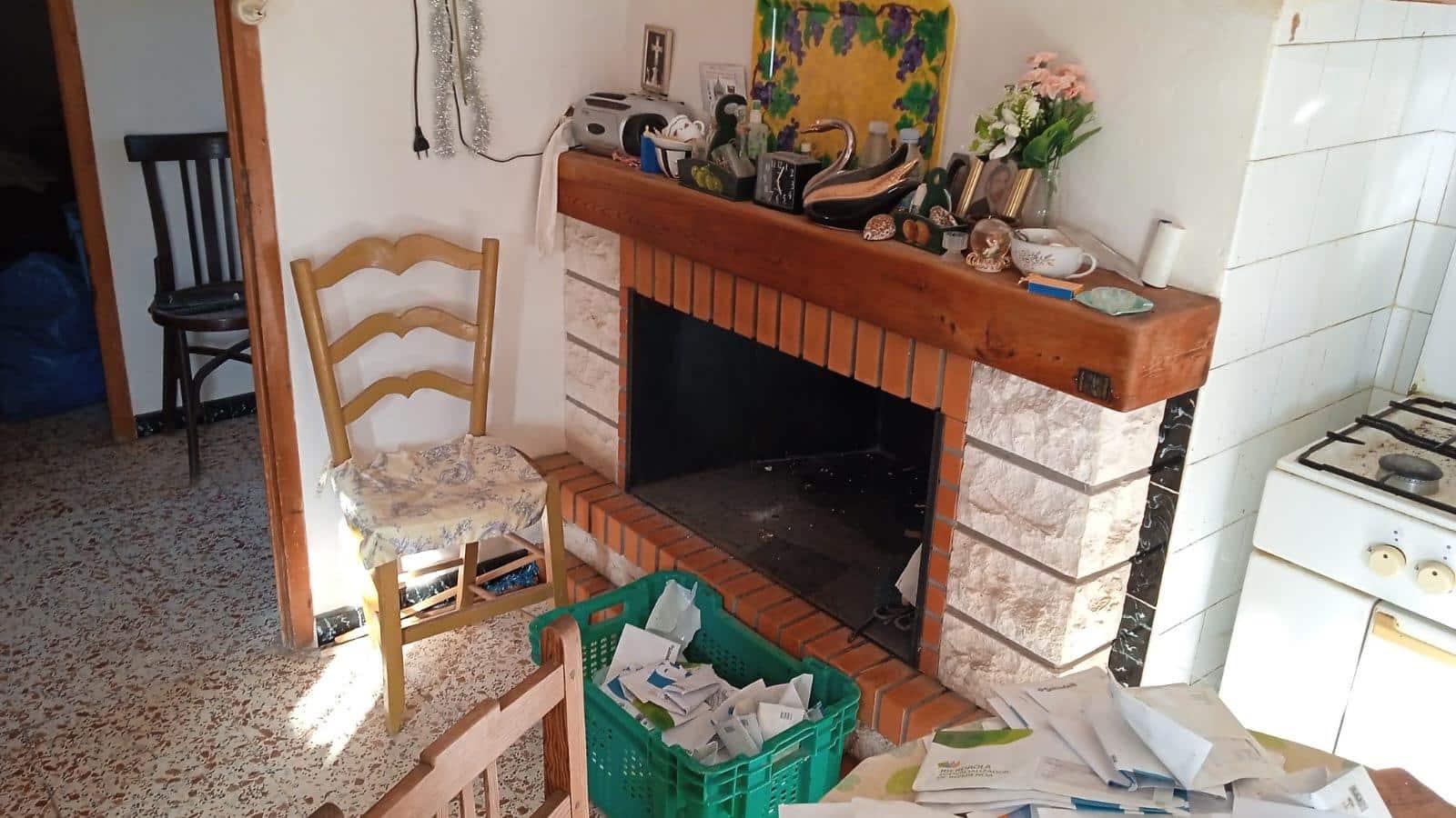 2 makuuhuone Maalaistalo myytävänä paikassa Abanilla - 70 000 € (Ref: 9876573)