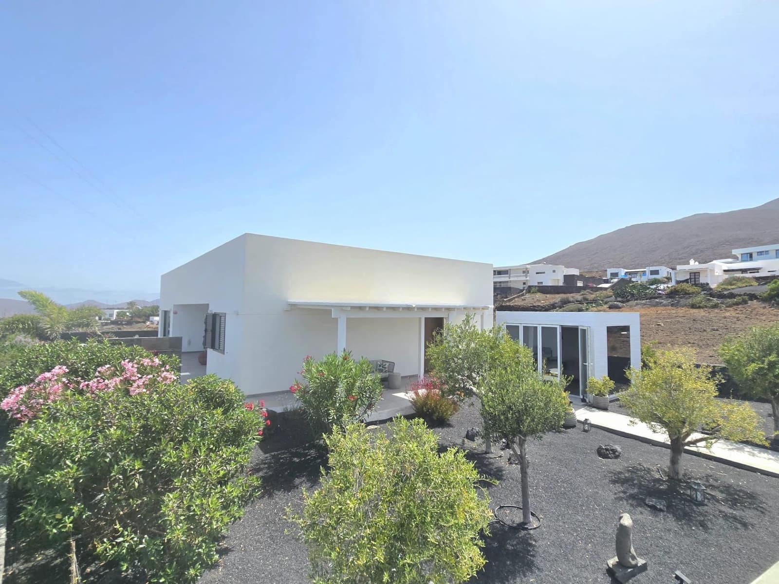 4 bedroom Villa for sale in Yaiza - € 799,000 (Ref: 10059214)