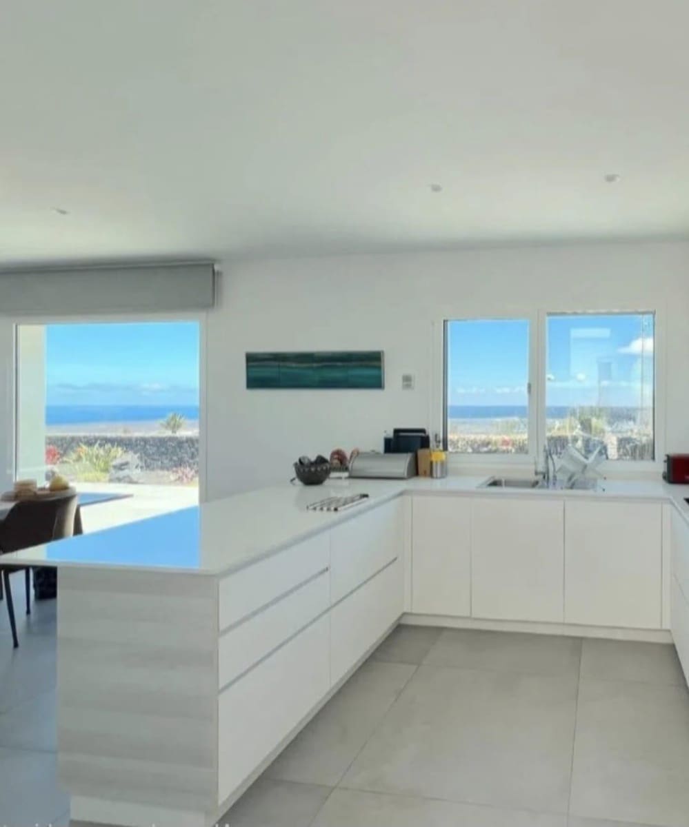 4 bedroom Villa for sale in Yaiza - € 799,000 (Ref: 10059214)