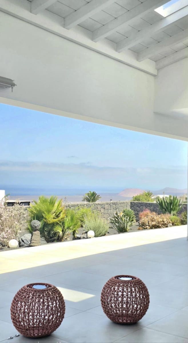 4 bedroom Villa for sale in Yaiza - € 799,000 (Ref: 10059214)