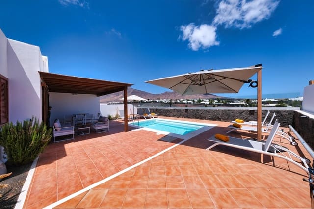 3 soveværelse Villa til salg i Playa Blanca, Yaiza med swimmingpool garage - € 499.000 (Ref: 10159802)