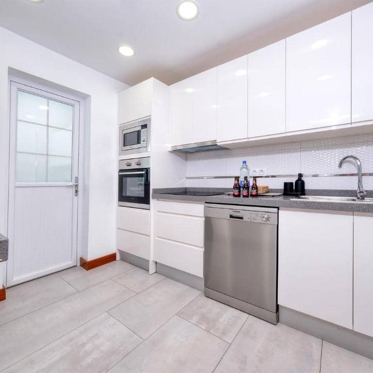 3 sypialnia Apartament na sprzedaż w Playa Blanca z basenem garażem - 470 000 € (Ref: 10159803)