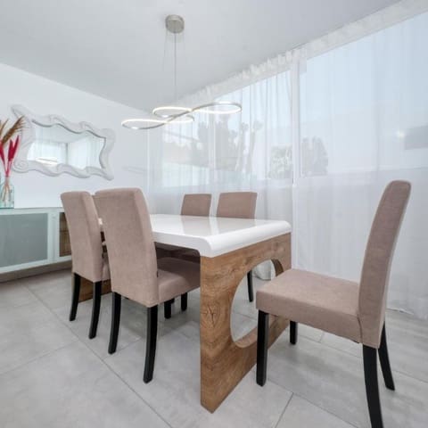 3 Zimmer Apartment zu verkaufen in Playa Blanca, Yaiza mit Pool Garage - 470.000 € (Ref: 10159803)