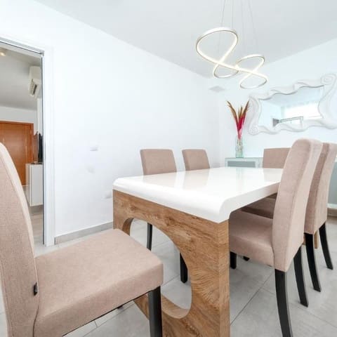 3 Zimmer Apartment zu verkaufen in Playa Blanca, Yaiza mit Pool Garage - 470.000 € (Ref: 10159803)