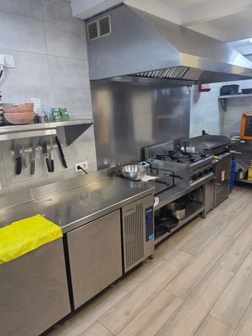 Empresa para arrendar em Costa Teguise, Teguise - 2 500 € (Ref: 10161575)