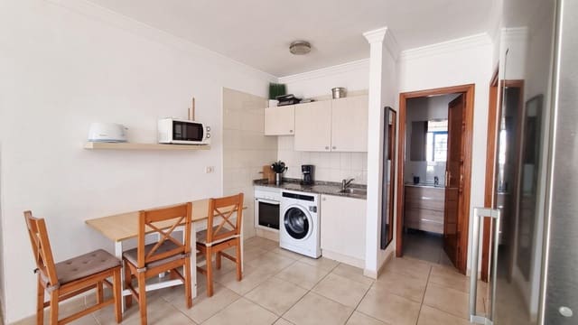 2 soveværelse Lejlighed til salg i Puerto del Carmen, Tías med swimmingpool - € 285.000 (Ref: 9145593)