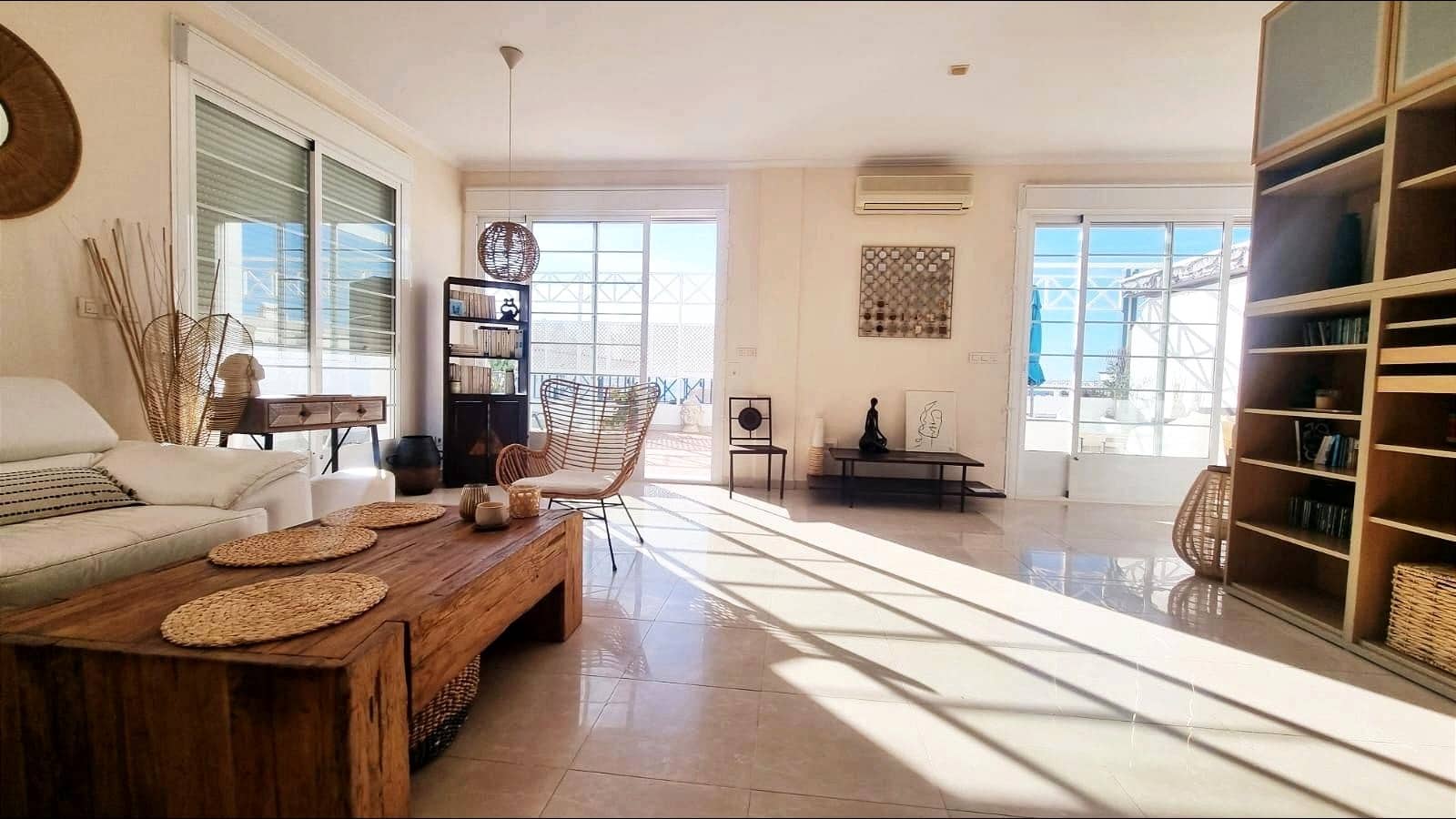 Apartamento de 2 habitaciones en Puerto del Carmen en venta con piscina garaje - 510.000 € (Ref: 9375387)