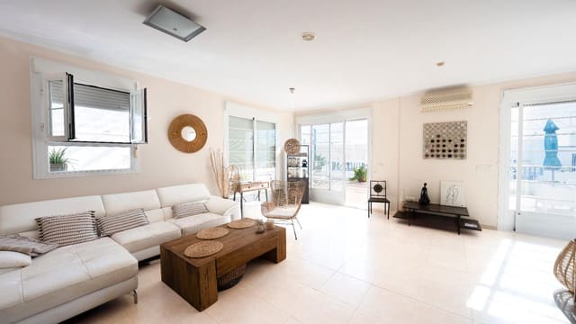 2 slaapkamer Appartement te koop in Puerto del Carmen, Tías met zwembad garage - € 540.000 (Ref: 9375387)