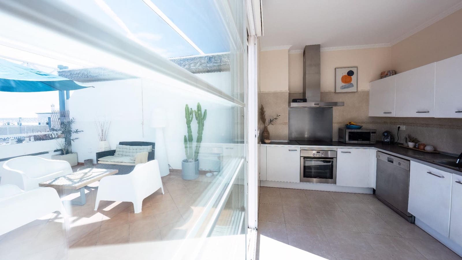 2 slaapkamer Appartement te koop in Puerto del Carmen met zwembad garage - € 540.000 (Ref: 9375387)