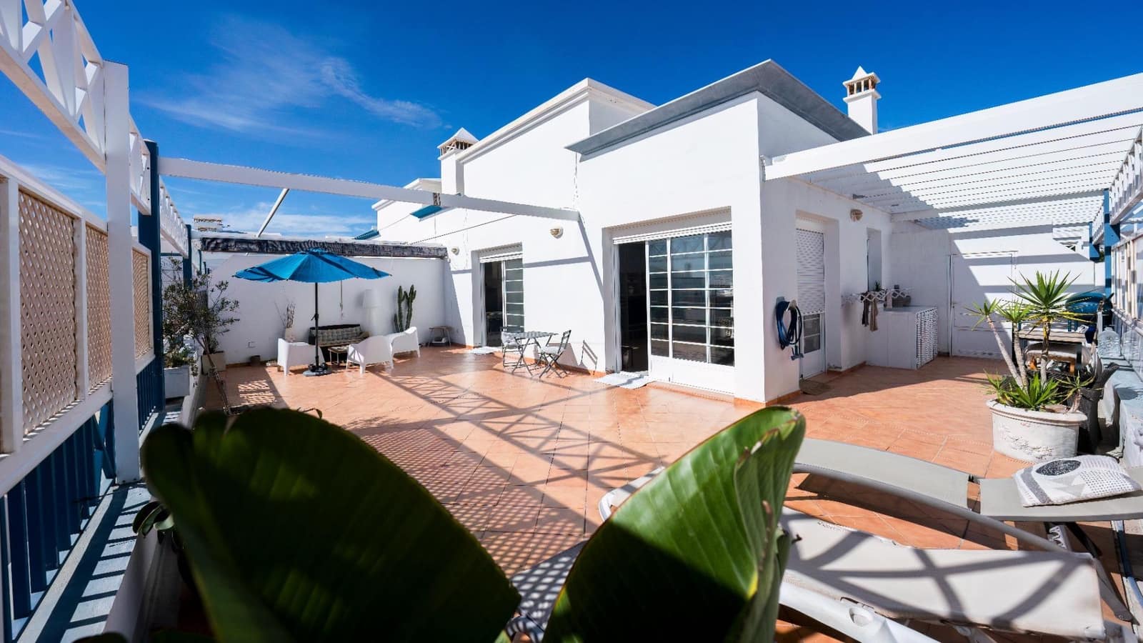 2 slaapkamer Appartement te koop in Puerto del Carmen met zwembad garage - € 540.000 (Ref: 9375387)