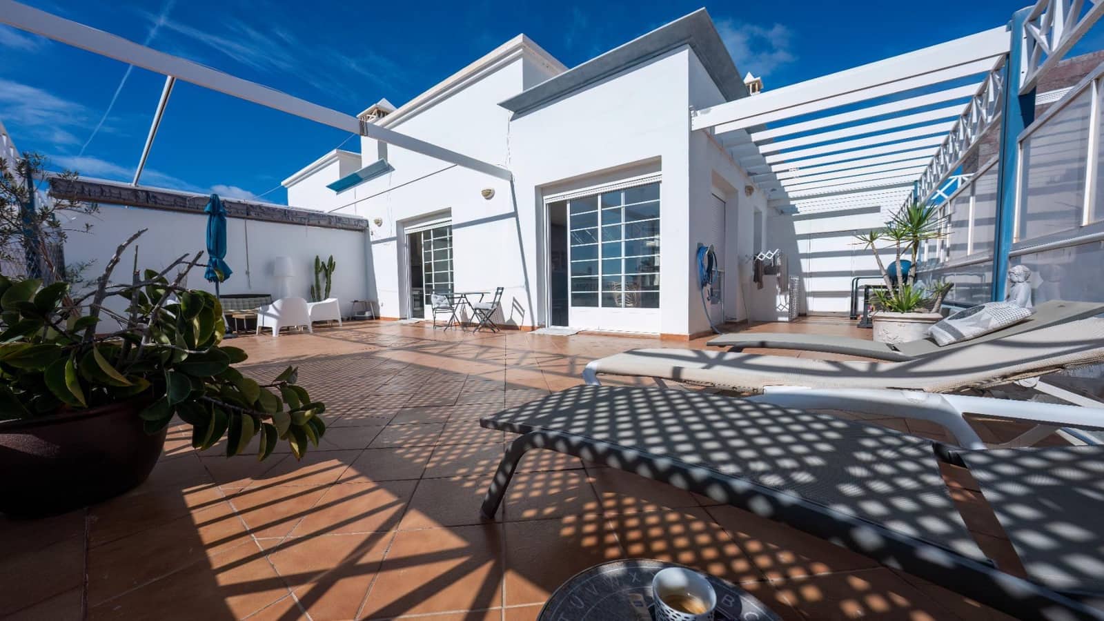 2 slaapkamer Appartement te koop in Puerto del Carmen met zwembad garage - € 540.000 (Ref: 9375387)