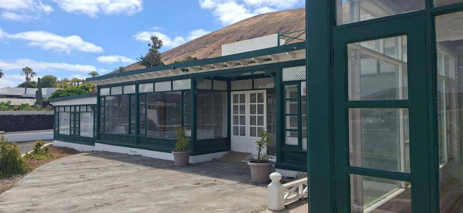 Commercial for sale in Yaiza - € 1,200,000 (Ref: 9541197)