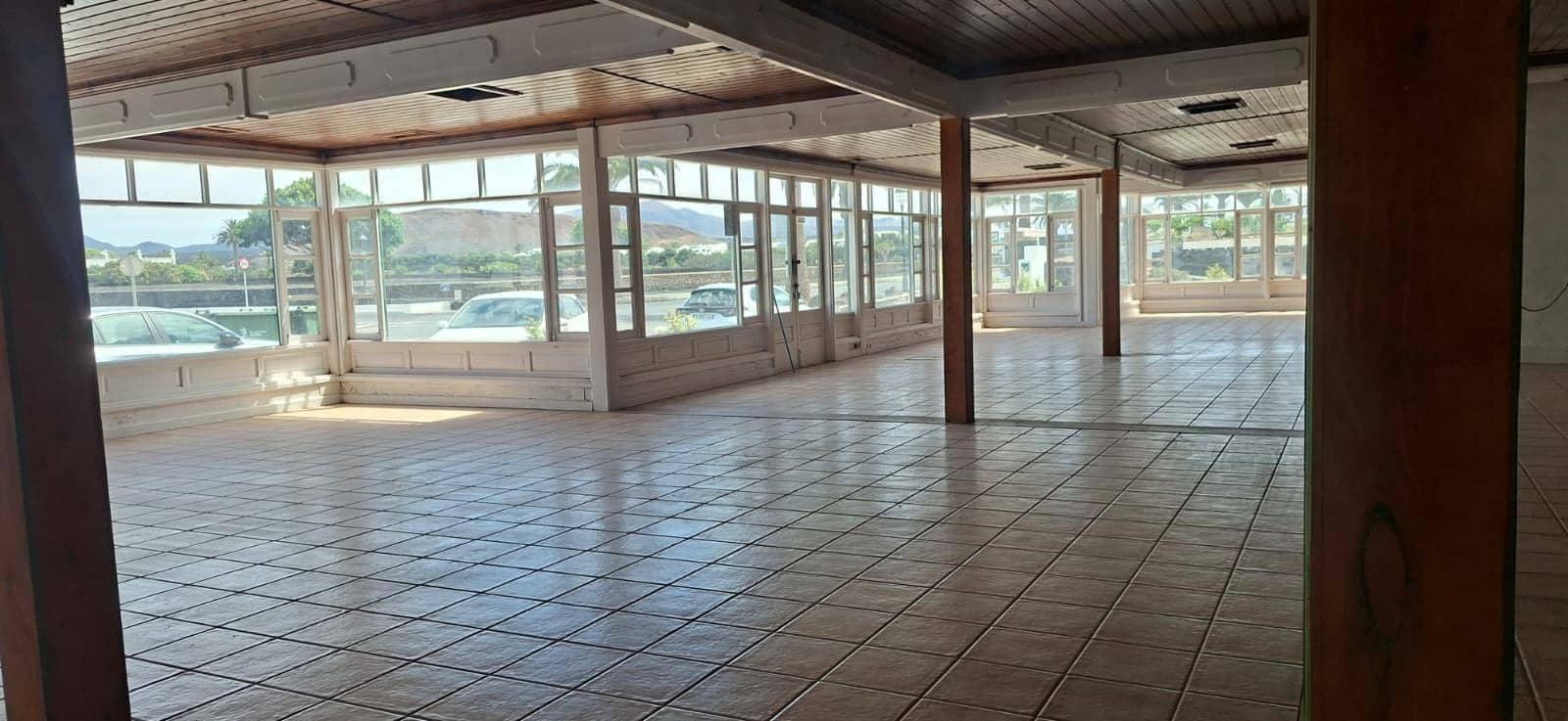 Commercial for sale in Yaiza - € 1,200,000 (Ref: 9541197)