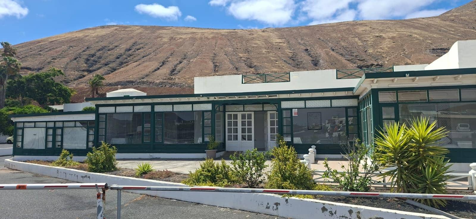 Commercial for sale in Yaiza - € 1,200,000 (Ref: 9541197)