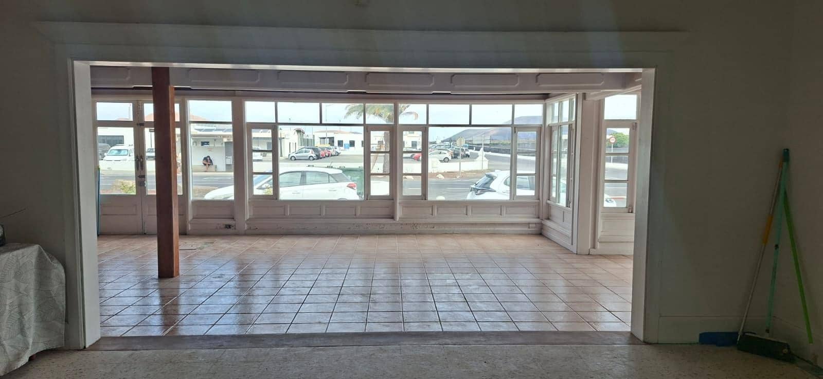 Commercial for sale in Yaiza - € 1,200,000 (Ref: 9541197)