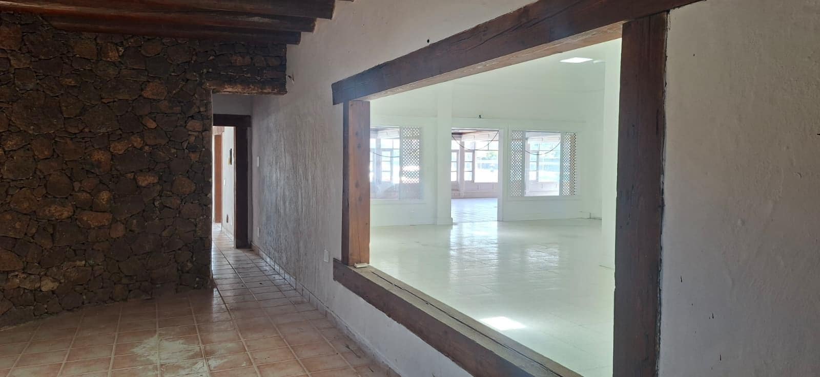 Commercial for sale in Yaiza - € 1,200,000 (Ref: 9541197)