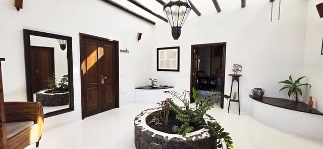 9 soveværelse Villa til salg i Macher, Tías - € 2.500.000 (Ref: 9648230)