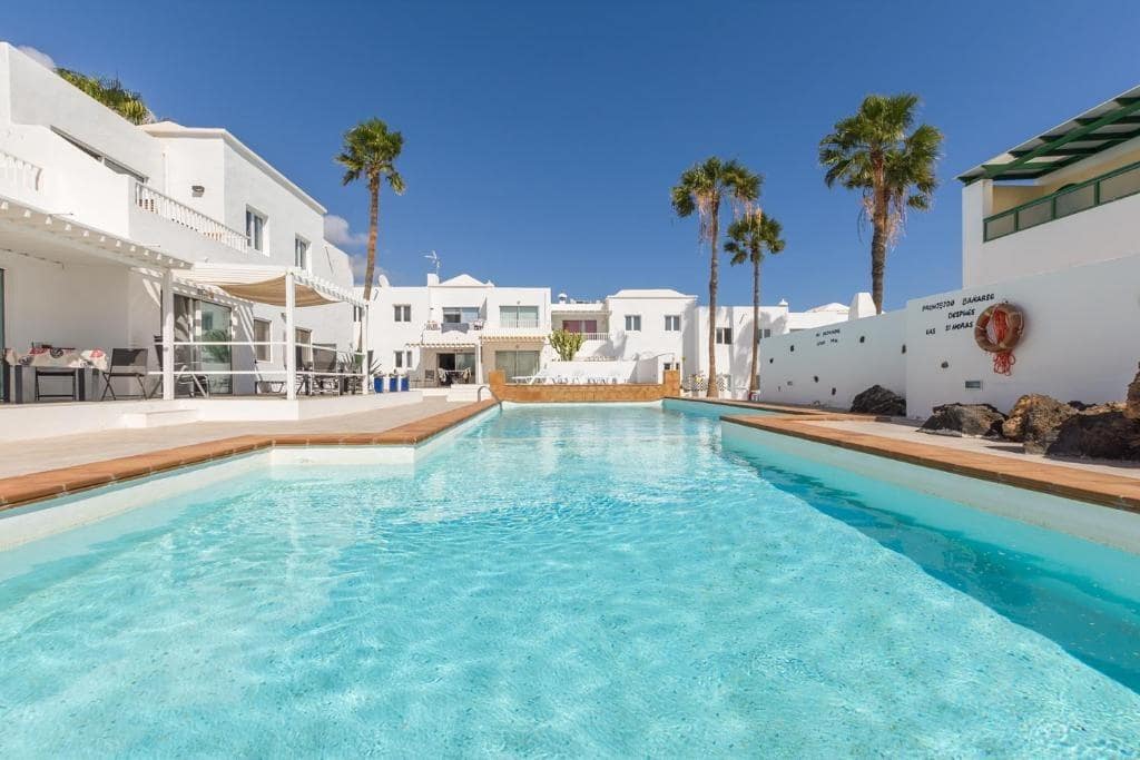 2 bedroom Apartment for sale in Costa Teguise with pool - € 350,000 (Ref: 9721758)