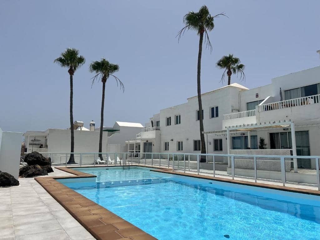 2 bedroom Apartment for sale in Costa Teguise with pool - € 350,000 (Ref: 9721758)