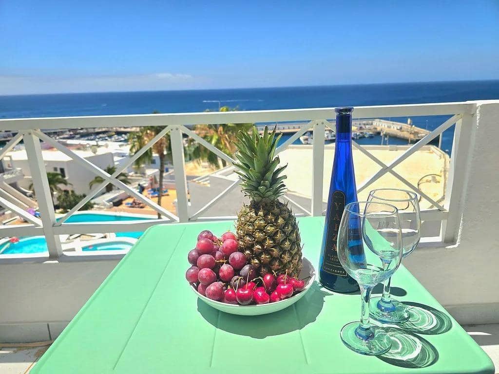 Studio for sale in Puerto del Carmen with pool - € 225,000 (Ref: 9908074)