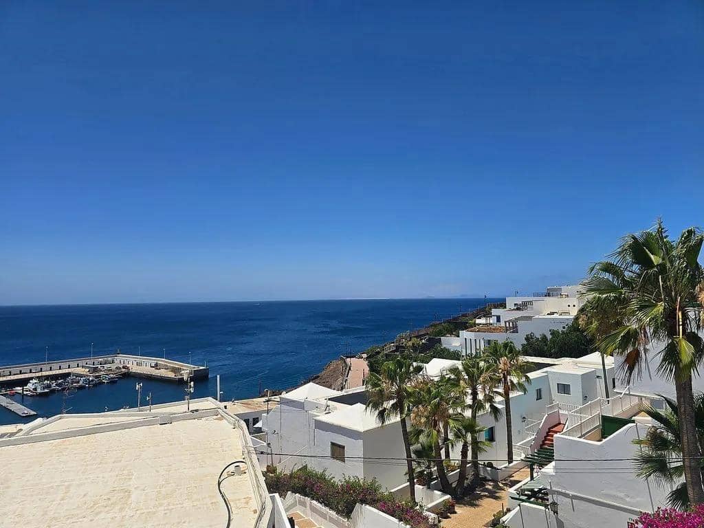 Studio for sale in Puerto del Carmen with pool - € 225,000 (Ref: 9908074)