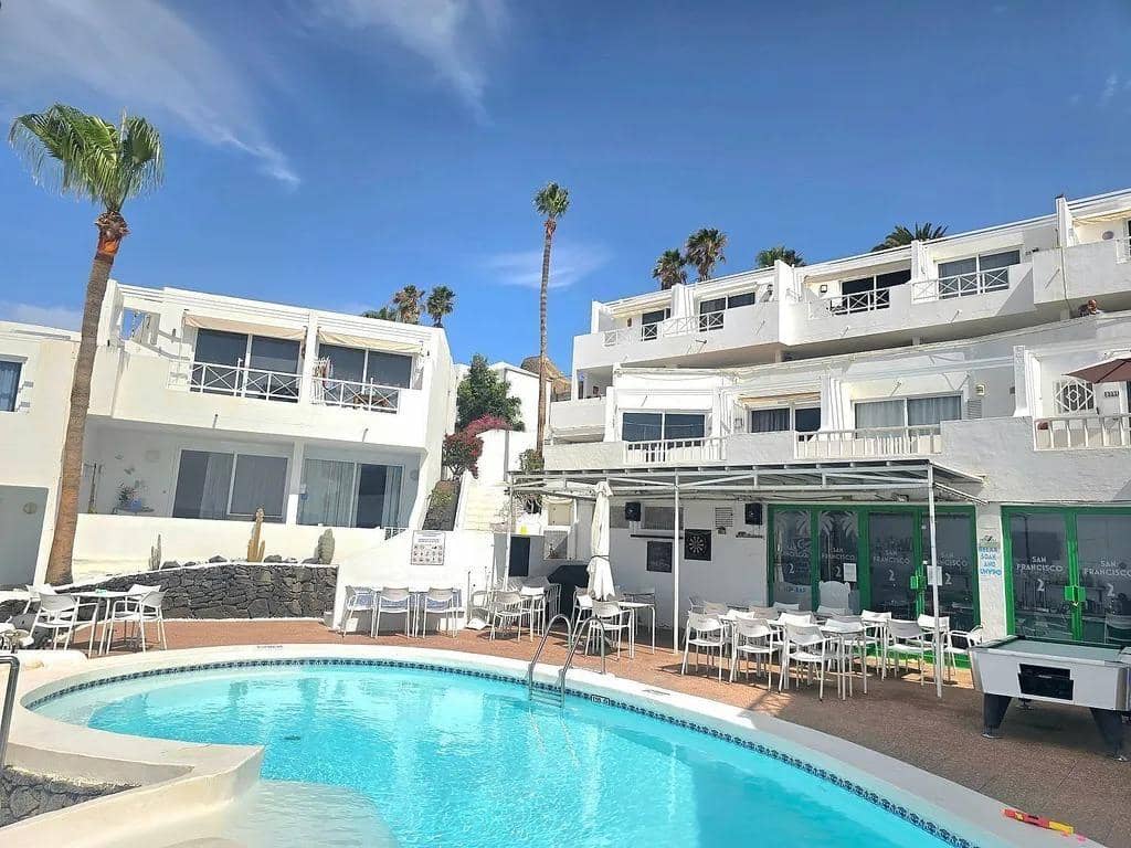 Studio for sale in Puerto del Carmen with pool - € 225,000 (Ref: 9908074)