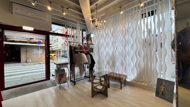 Business for rent in Palamós - € 1,200 (Ref: 9240681)