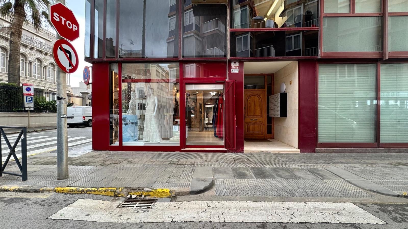 Business for rent in Palamos - € 1,200 (Ref: 9240681)