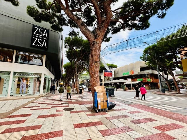 Bureau à vendre à Platja d'Aro, Castell-Platja d'Aro - 196 000 € (Ref: 9240690)