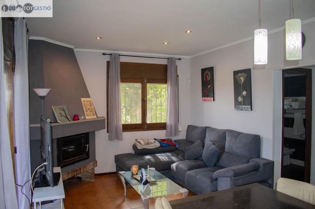 3 camera da letto Villa in vendita in Santa Cristina d'Aro con garage - 315.000 € (Rif: 9367749)