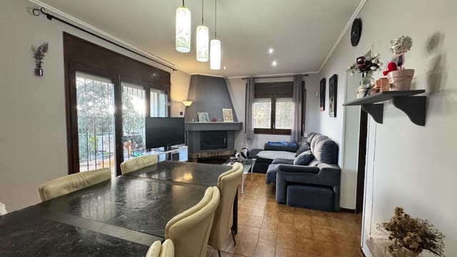 Chalet de 3 habitaciones en Santa Cristina d'Aro en venta con garaje - 315.000 € (Ref: 9367749)