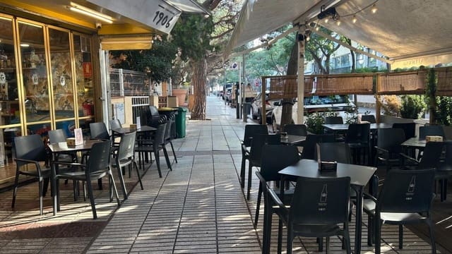 Commerciale in vendita in Platja d'Aro, Castell-Platja d'Aro - 300.000 € (Rif: 9435982)