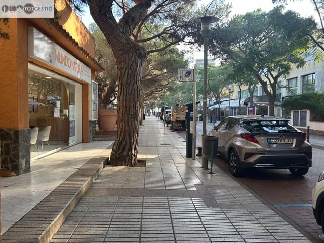 Commerciale in vendita in Platja d'Aro, Castell-Platja d'Aro - 300.000 € (Rif: 9435982)