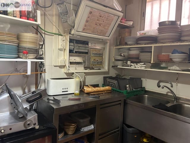 Commercial for rent in Platja d'Aro, Castell-Platja d'Aro - € 1,500 (Ref: 9456491)