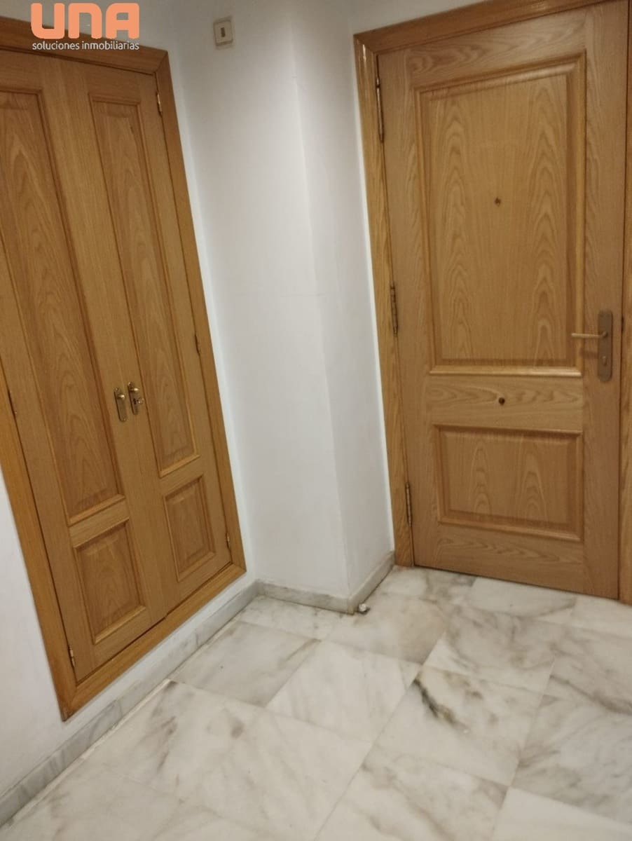 3 soveværelse Lejlighed til salg i Cordoba by med swimmingpool garage - € 330.000 (Ref: 9438174)