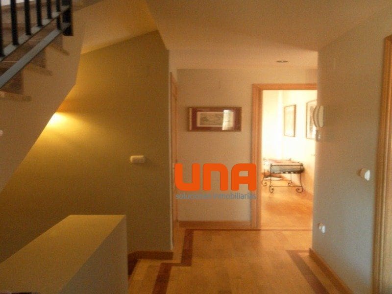 4 bedroom Terraced Villa for sale in Cordoba city with pool garage - € 380,000 (Ref: 9438177)