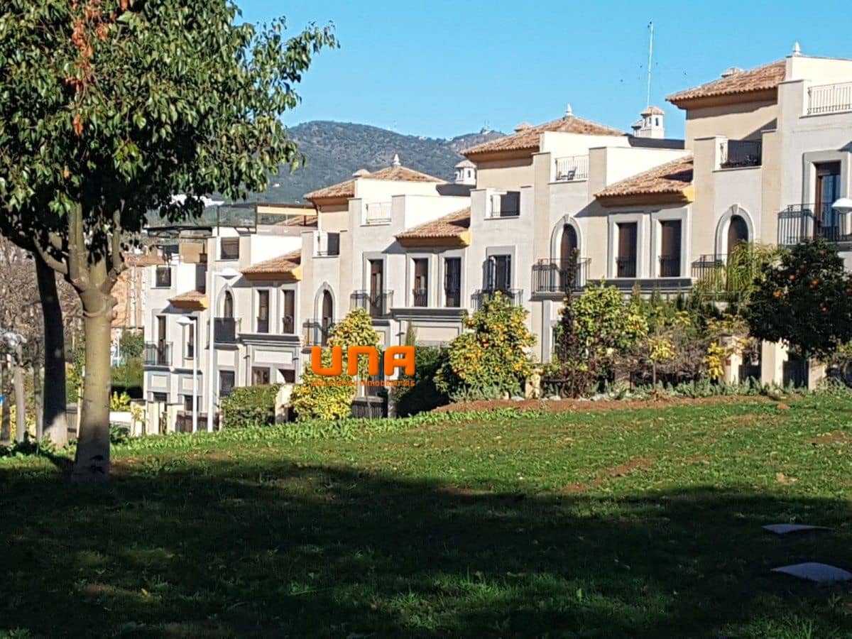 4 bedroom Terraced Villa for sale in Cordoba city with pool garage - € 380,000 (Ref: 9438177)