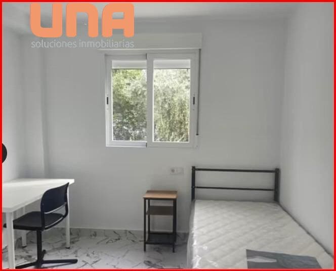 4 bedroom Flat for rent in Cordoba city - € 1,000 (Ref: 9438179)