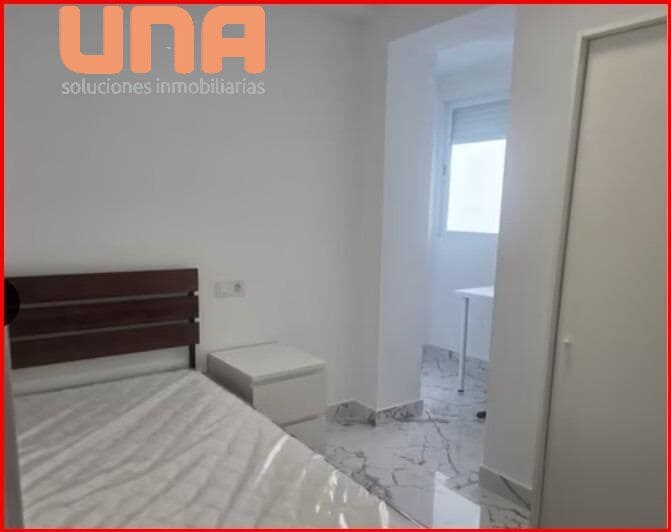 4 bedroom Flat for rent in Cordoba city - € 1,000 (Ref: 9438179)